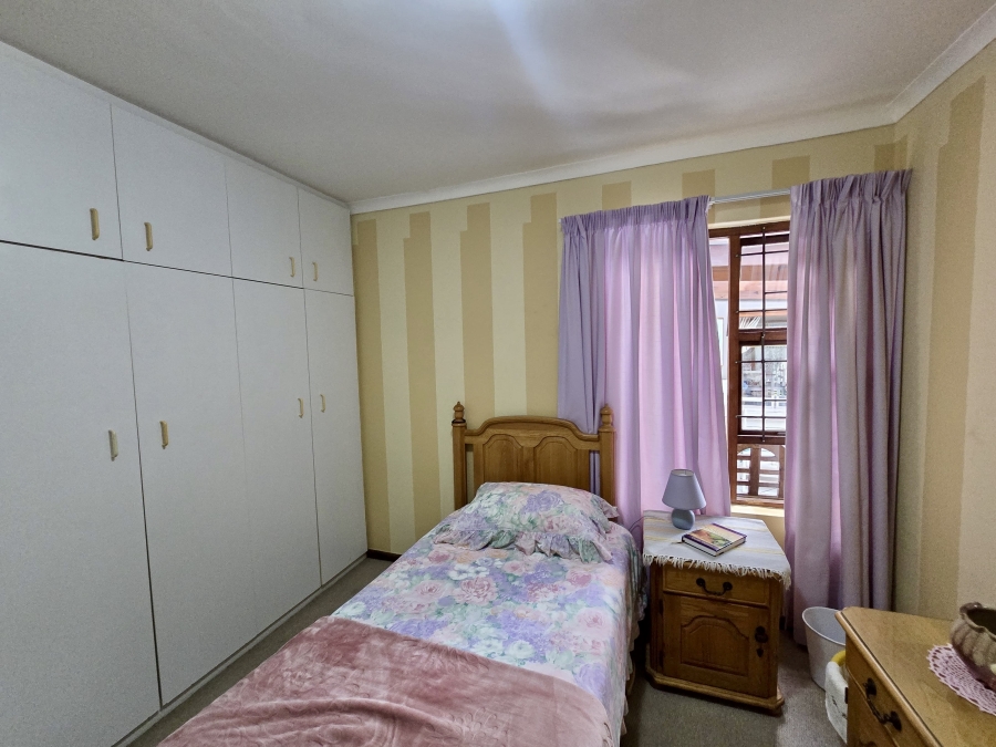 4 Bedroom Property for Sale in Loerie Park Western Cape